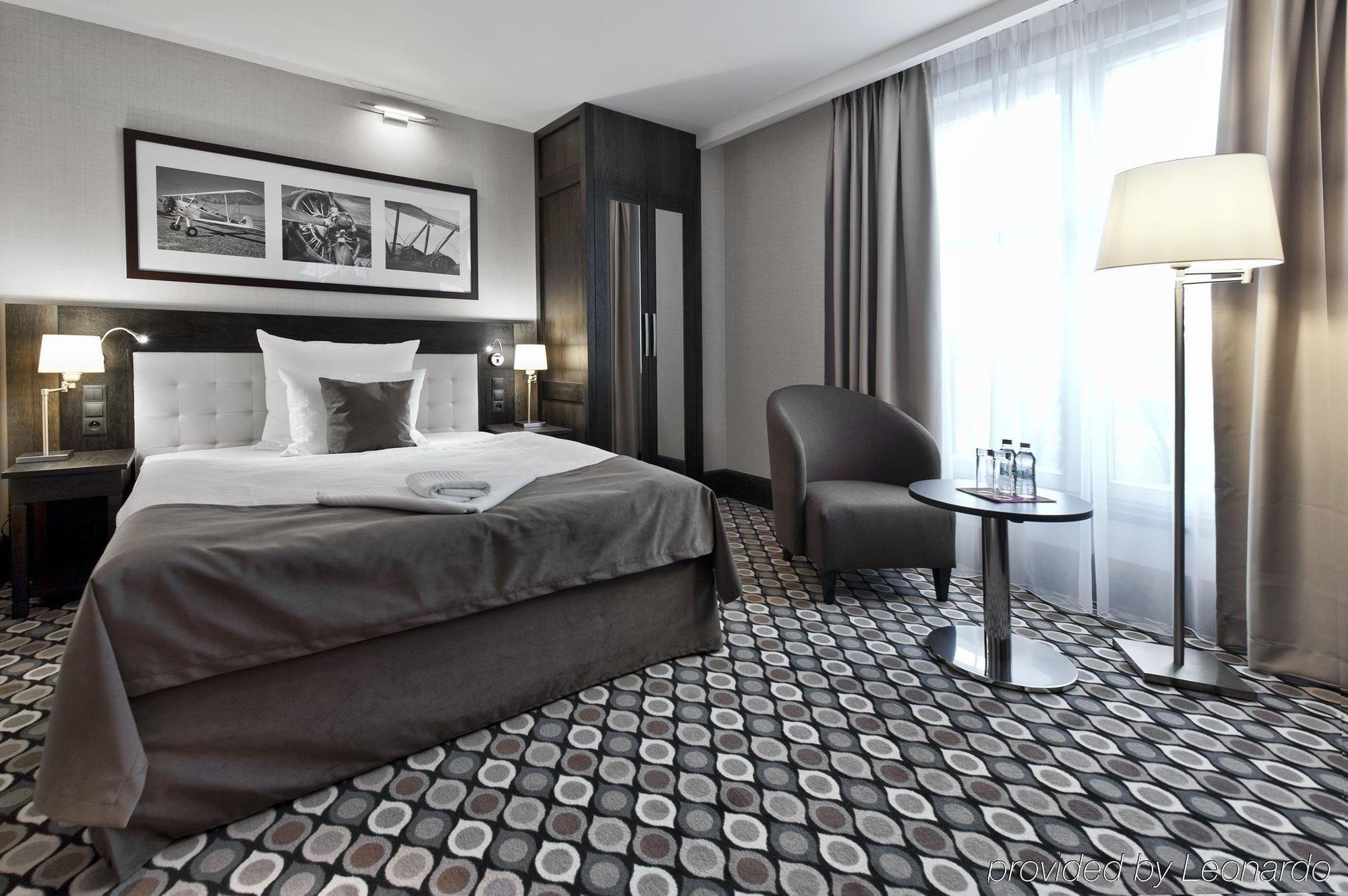 Red Baron Hotel & Restaurant Swidnica  Ngoại thất bức ảnh