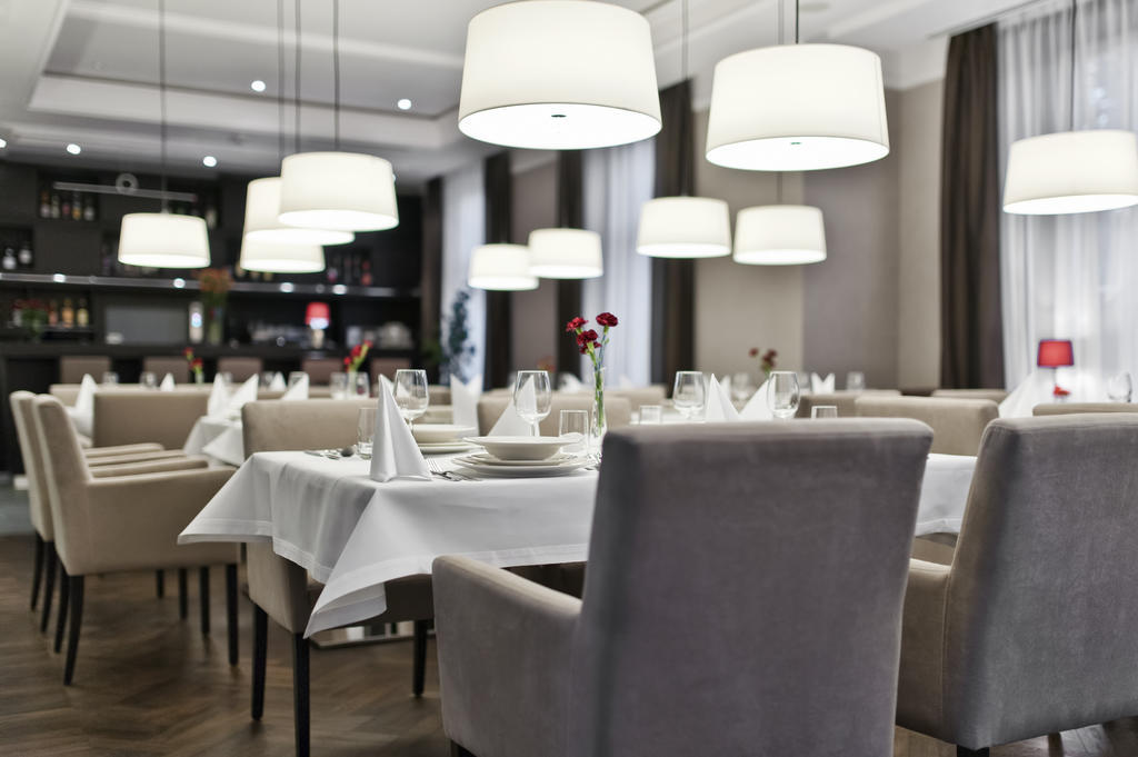 Red Baron Hotel & Restaurant Swidnica  Ngoại thất bức ảnh